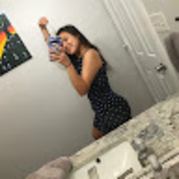 Meet your Posher, Hannah - Picture 1 of 1